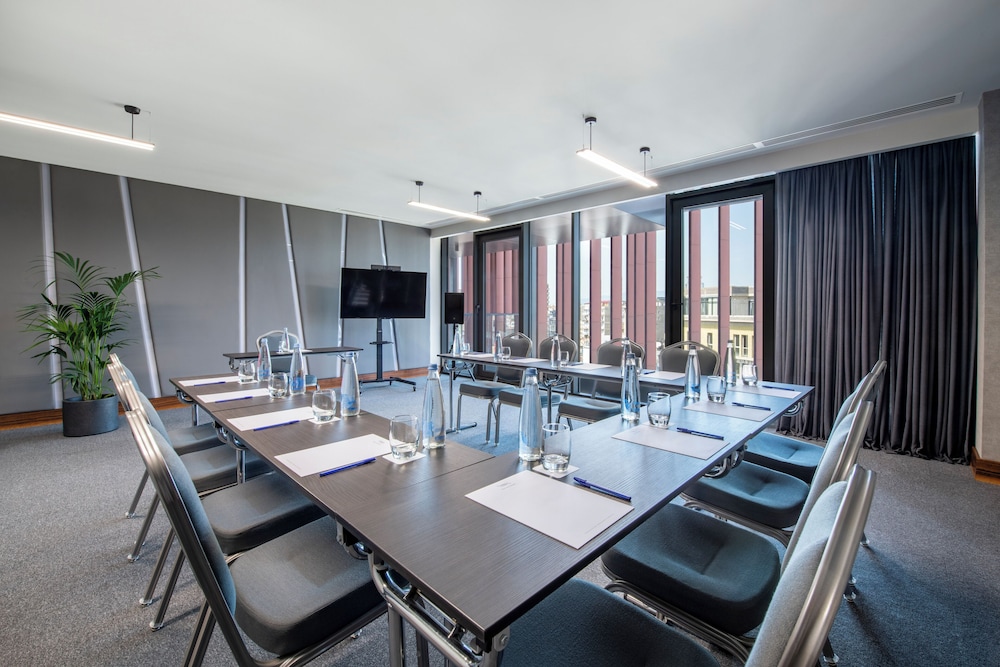 Tbilisi Philharmonic by Mercure Hotel 40/48