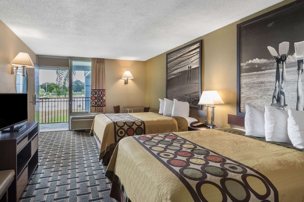 Super 8 by Wyndham Ocala I-75 19/56