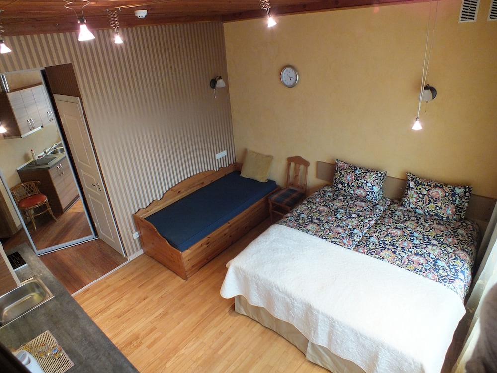 Studio, Kitchenette