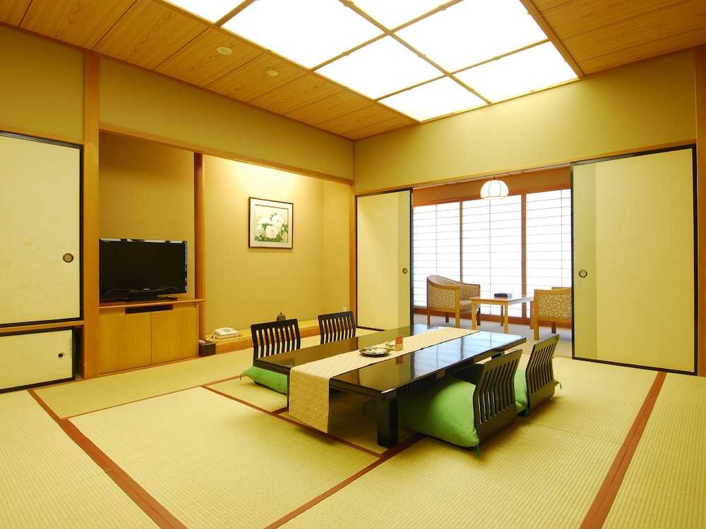 Hanabishi Hotel 43/70