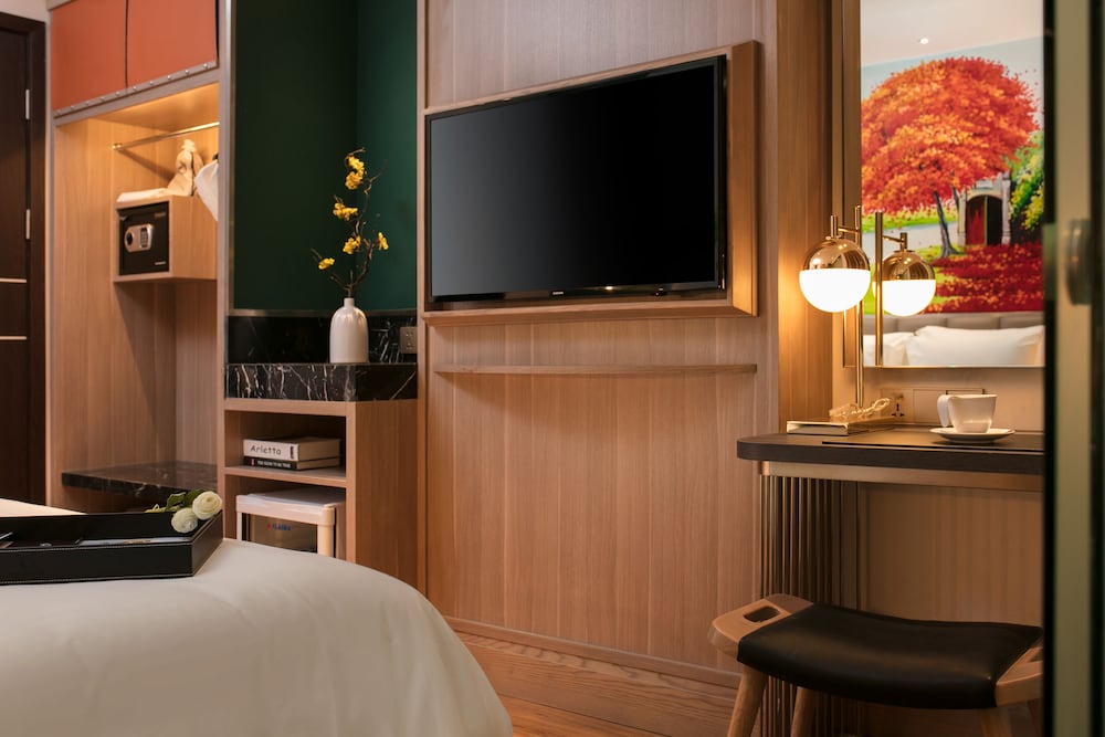 Aurora Premium Hotel and Spa (ex Delicacy Central Hotel and Spa) 36/48
