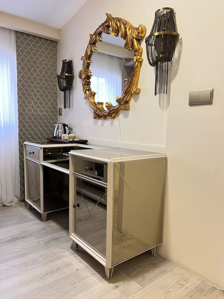 LE MARDE HOTEL 6/62