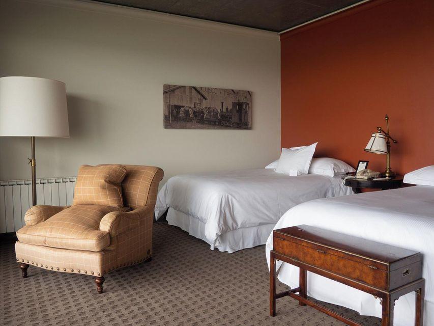 Singular, 2 Queen Beds, Accessible