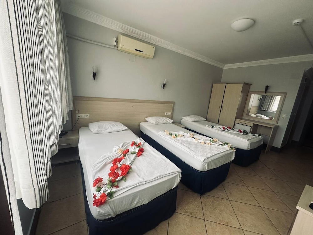 STANDARD, TRIPLE, 3 BEDS