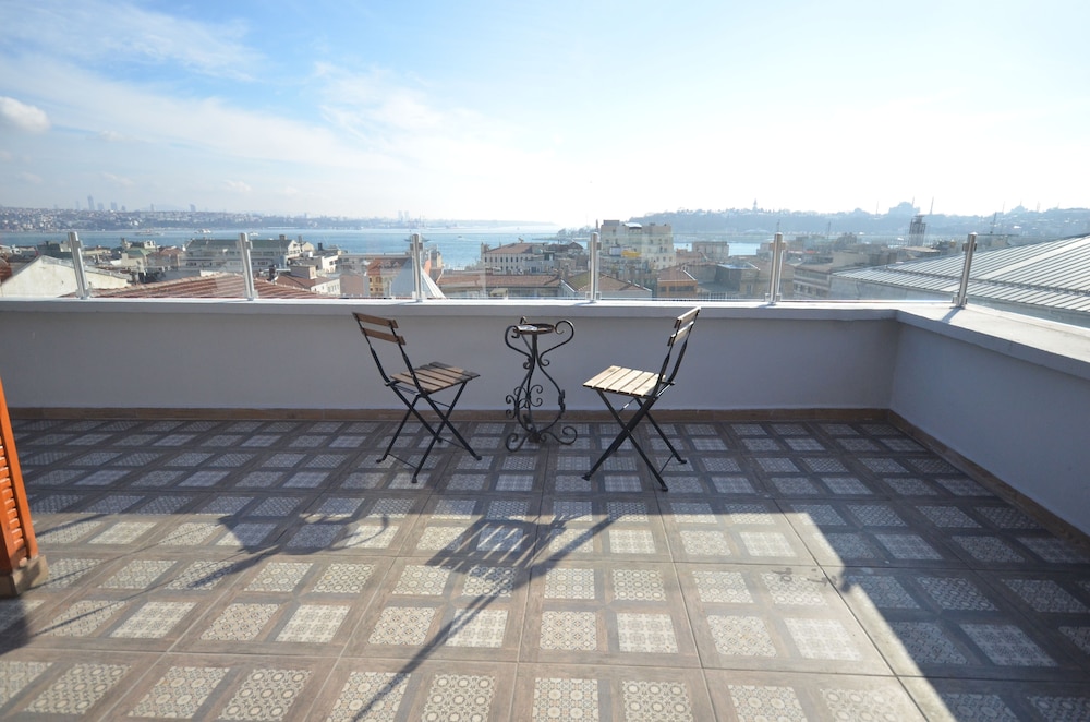 Unver Galata Apart 48/53