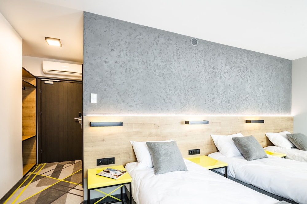 ROOM, TRIPLE