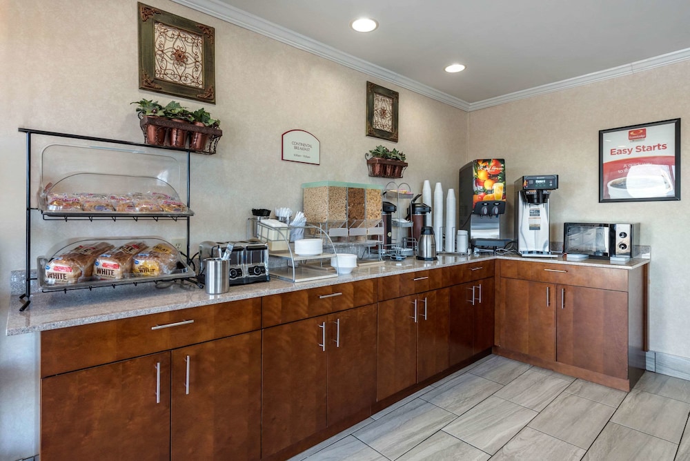 Econo Lodge Lexington Southeast 24/28