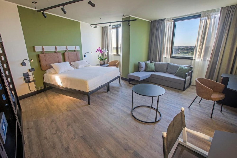 Mercure Roma Cinecitta 30/66