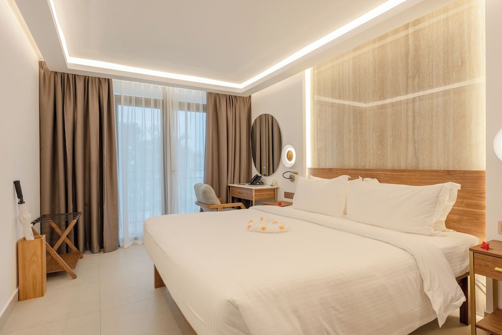 Signature, Mountain, Standard, King Bed, Garden and Mountain View، Coral Strand Smart Choice 2/10