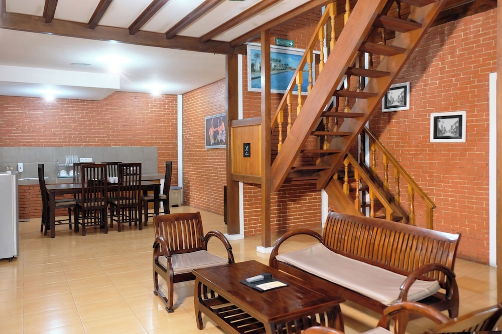 Jambuluwuk Convention Hall and Resort Batu 53/63