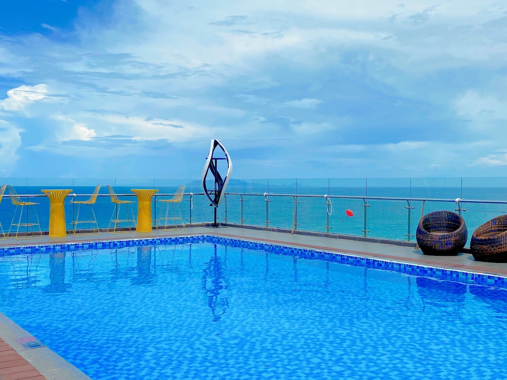 Yarra Ocean Suites Danang 50/58
