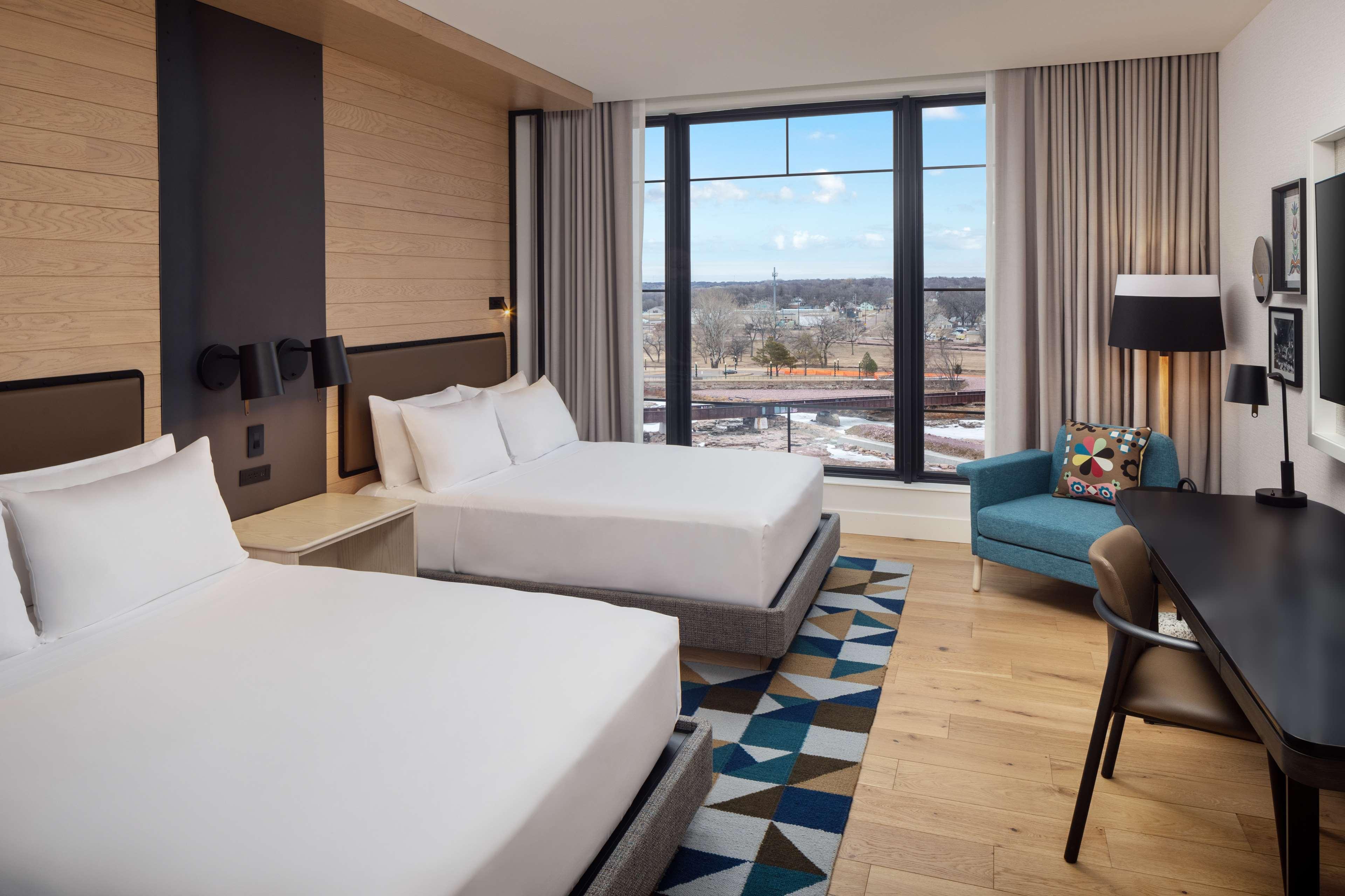 Guest Room, 2 Queen Beds, Falls View