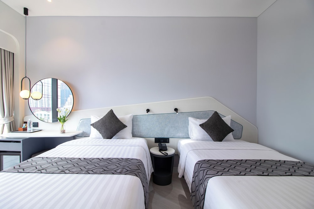 Queensland Hotel Bangkok 13/50