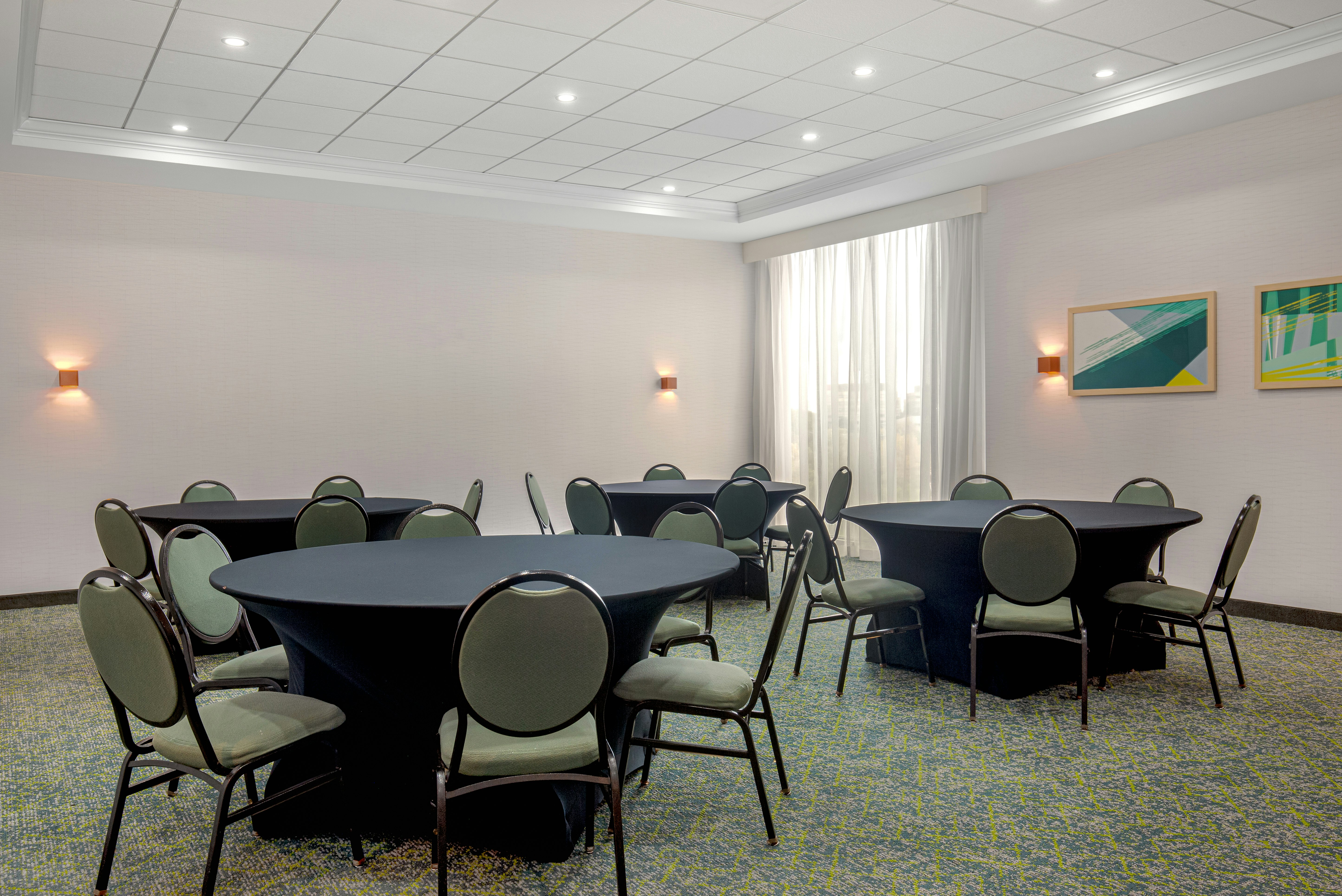 Spark by Hilton Toronto Airport 13/16