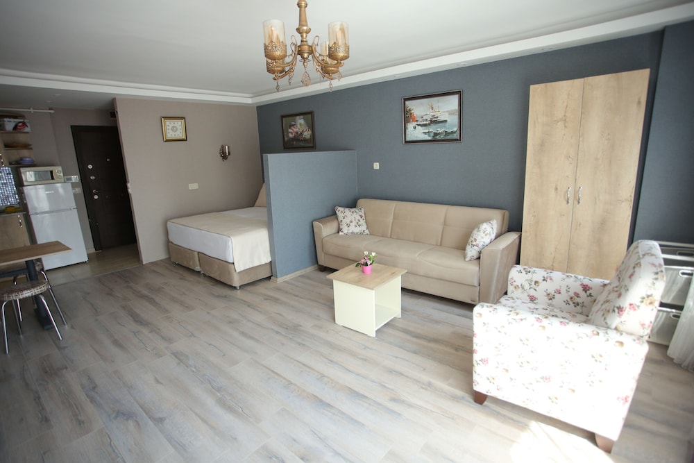La Casa Suites 3/34