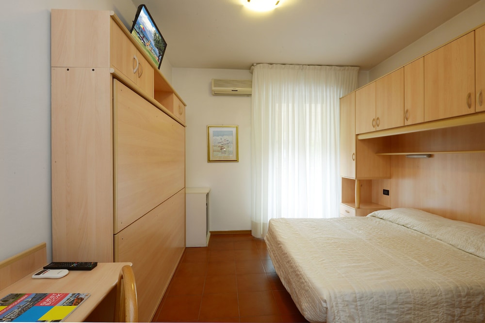ROOM, TRIPLE, BALCONY