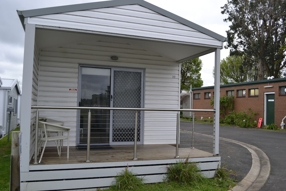 PORTLAND HOLIDAY VILLAGE 5/50