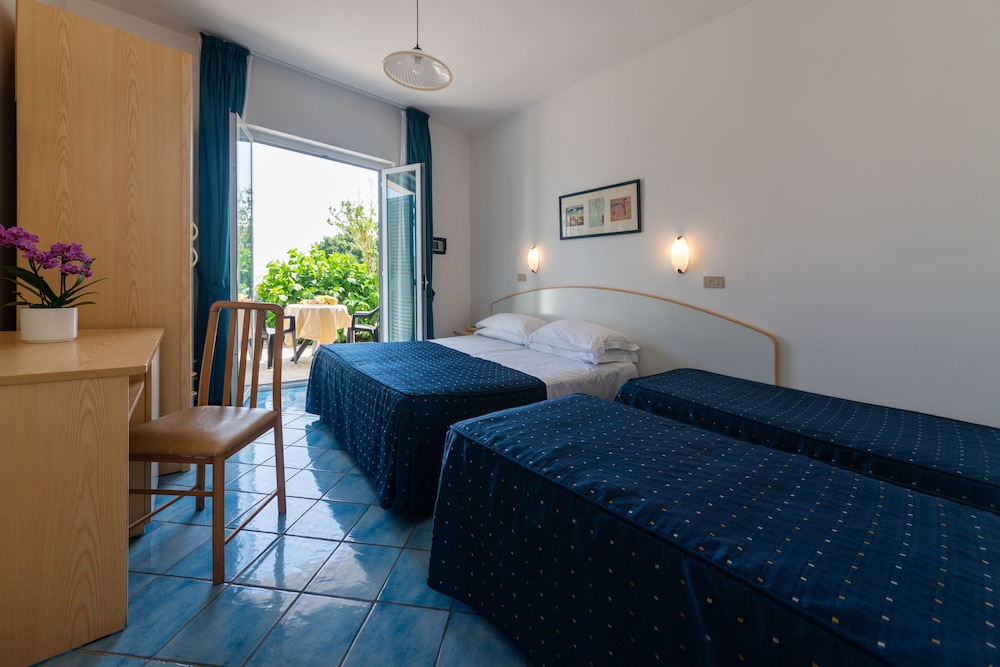Hotel Villa Ireos 16/50