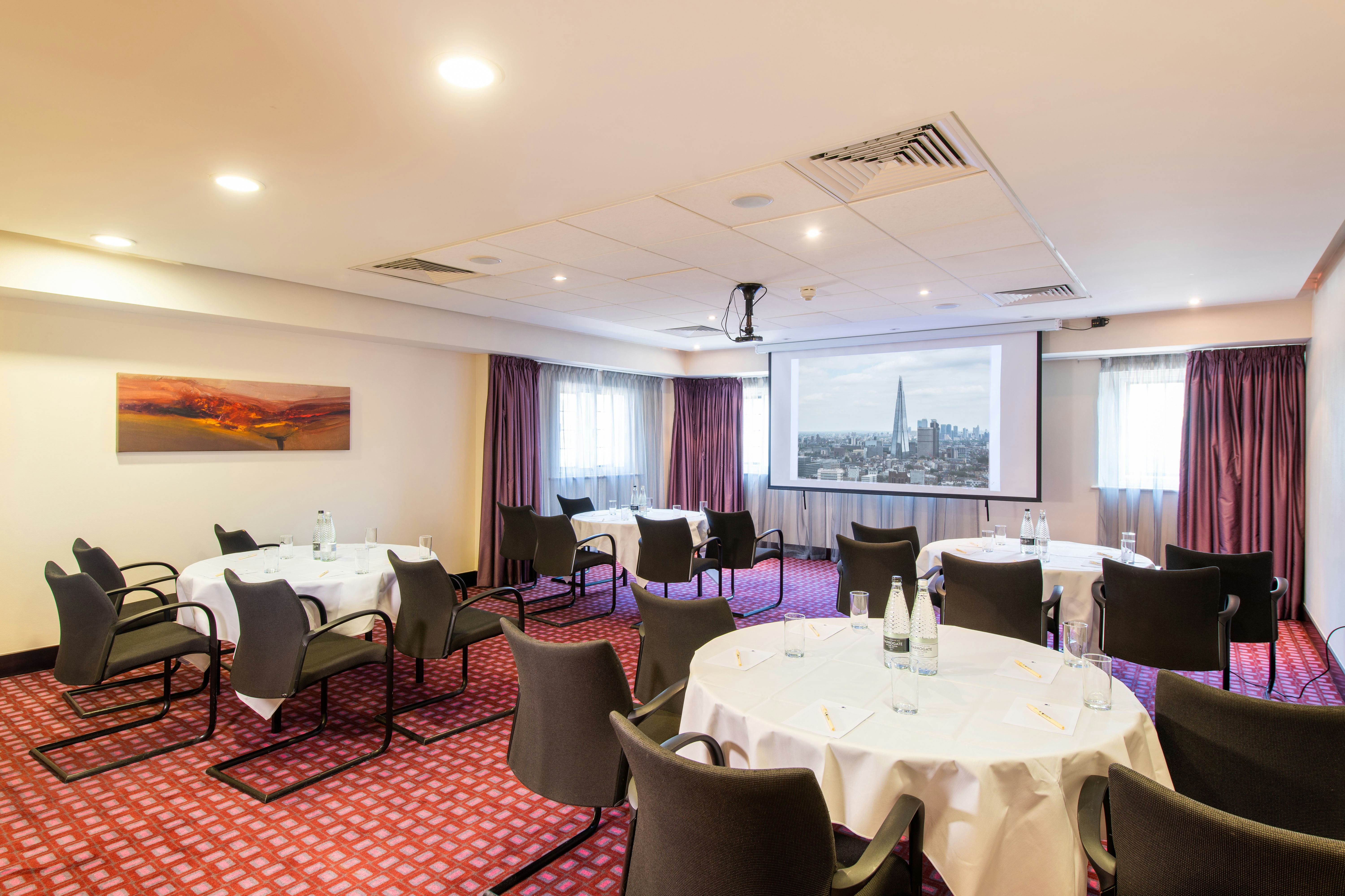 DOUBLETREE BY HILTON HOTEL LONDON HEATHROW AIRPORT 24/26