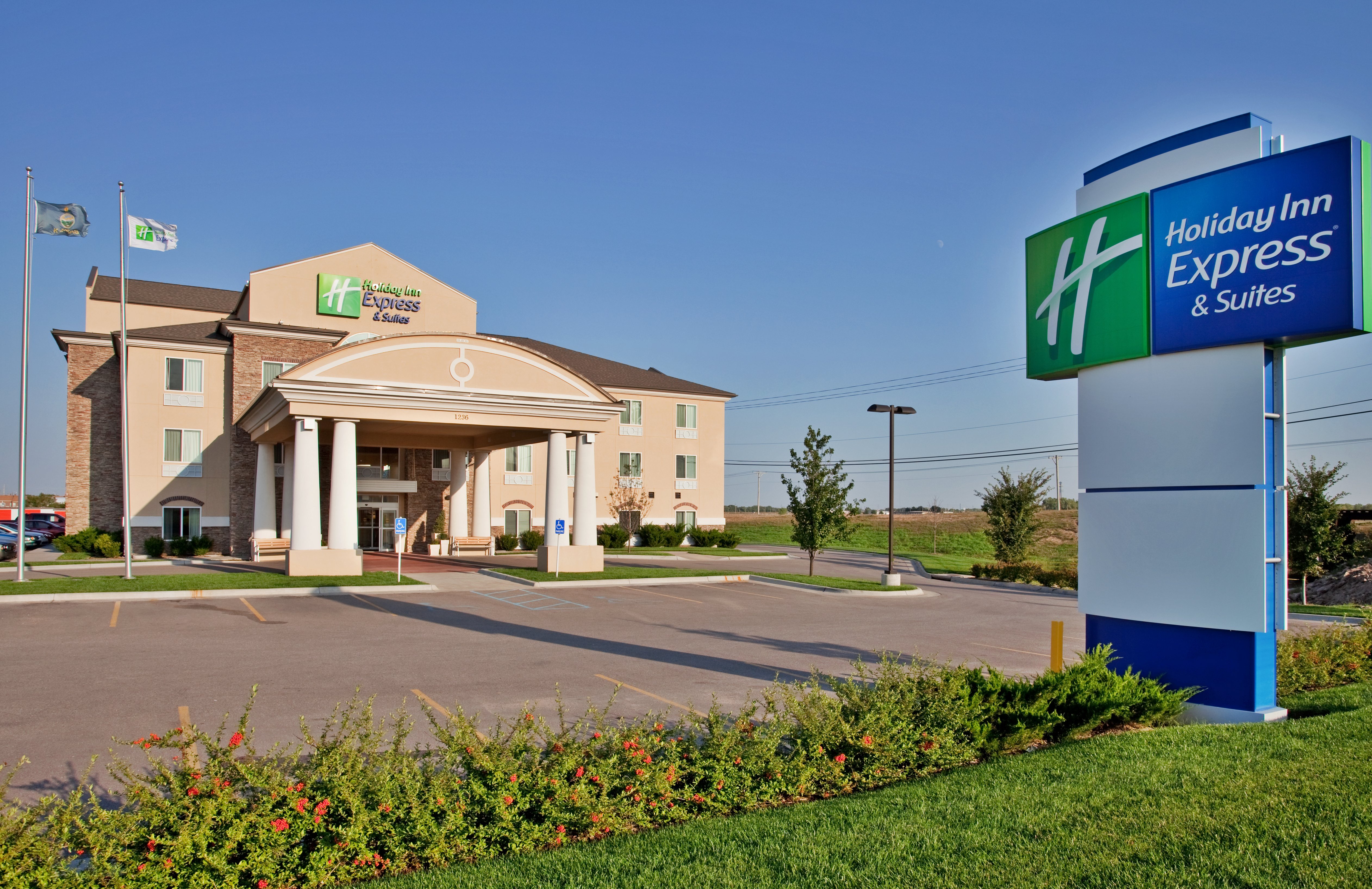 Holiday Inn Express Hotel And Suites Wichita Airport 4/58