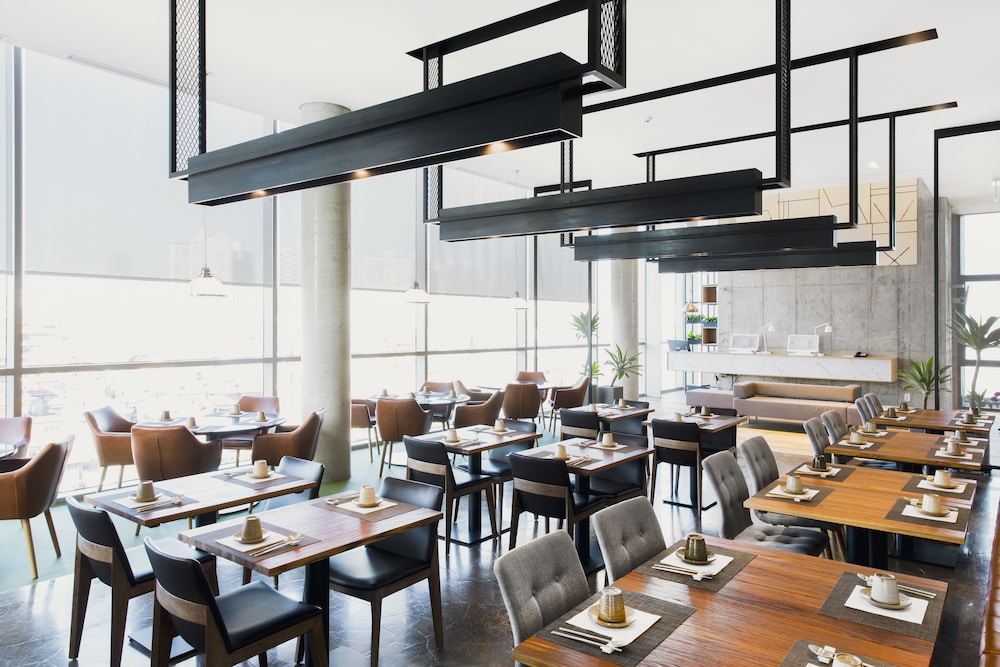 Handpicked Hotel & Collections 25/37