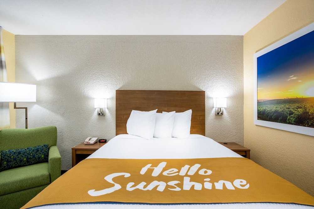 Days Inn By Wyndham Apopka Orlando 13/53