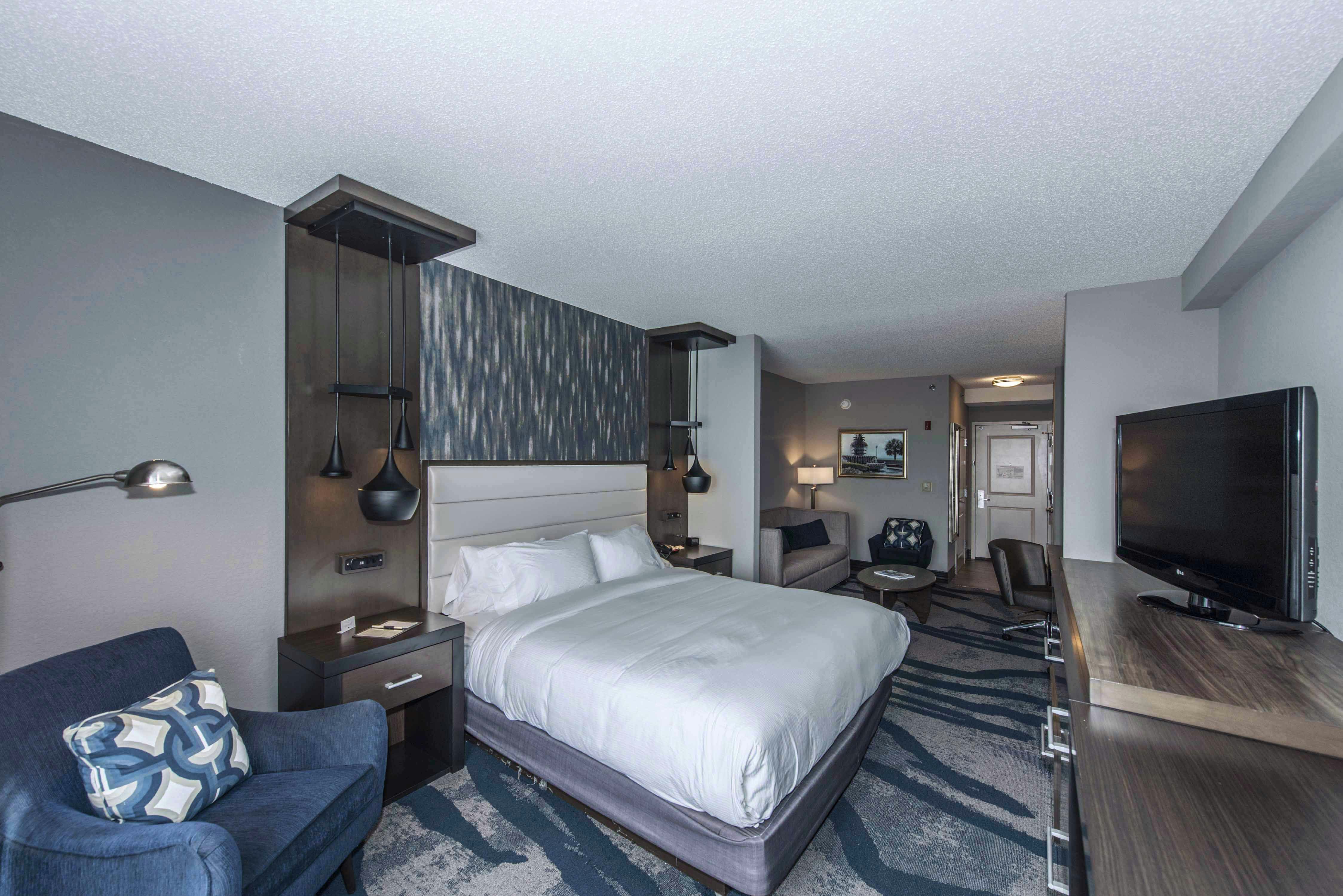 ROOM, KING BED, ACCESSIBLE