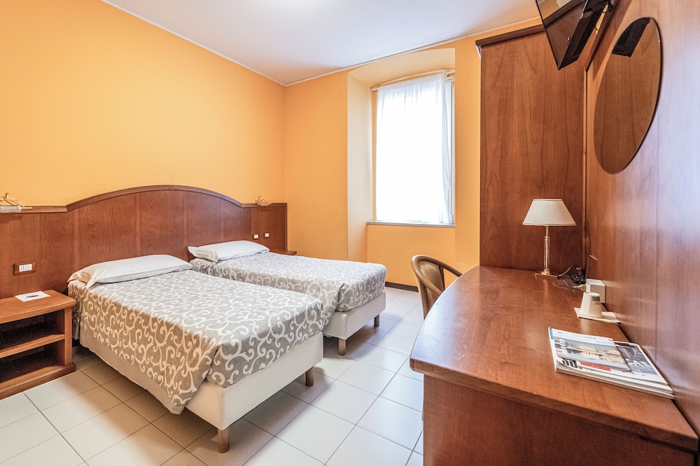 COMFORT, TWIN BEDS