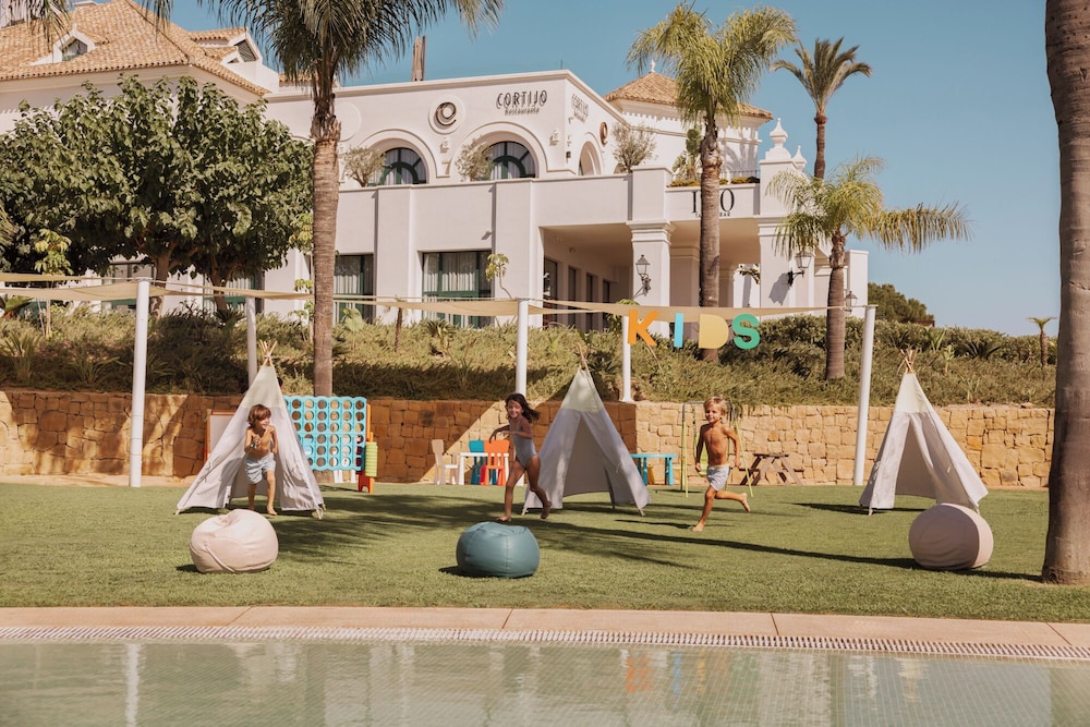 SO/Sotogrande Spa & Golf Resort Hotel 74/82