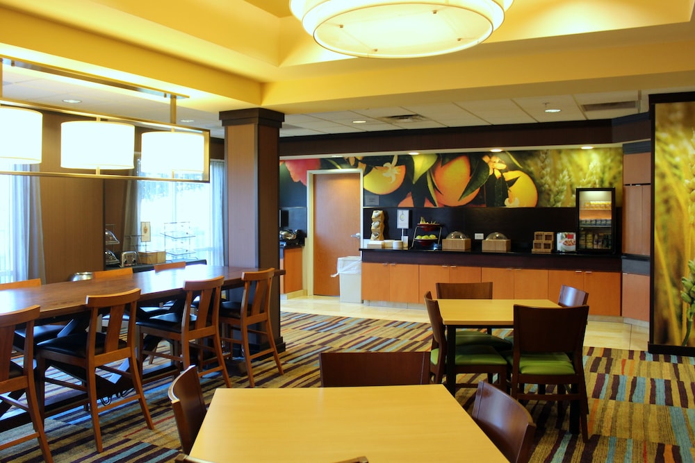 Fairfield Inn & Suites Seymour 34/40