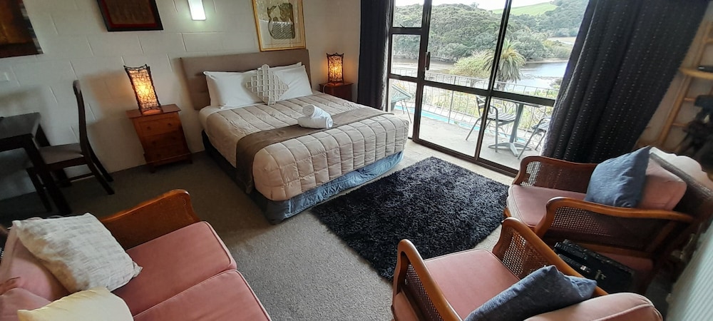 Falls Motel & Waterfront Campground 49/66