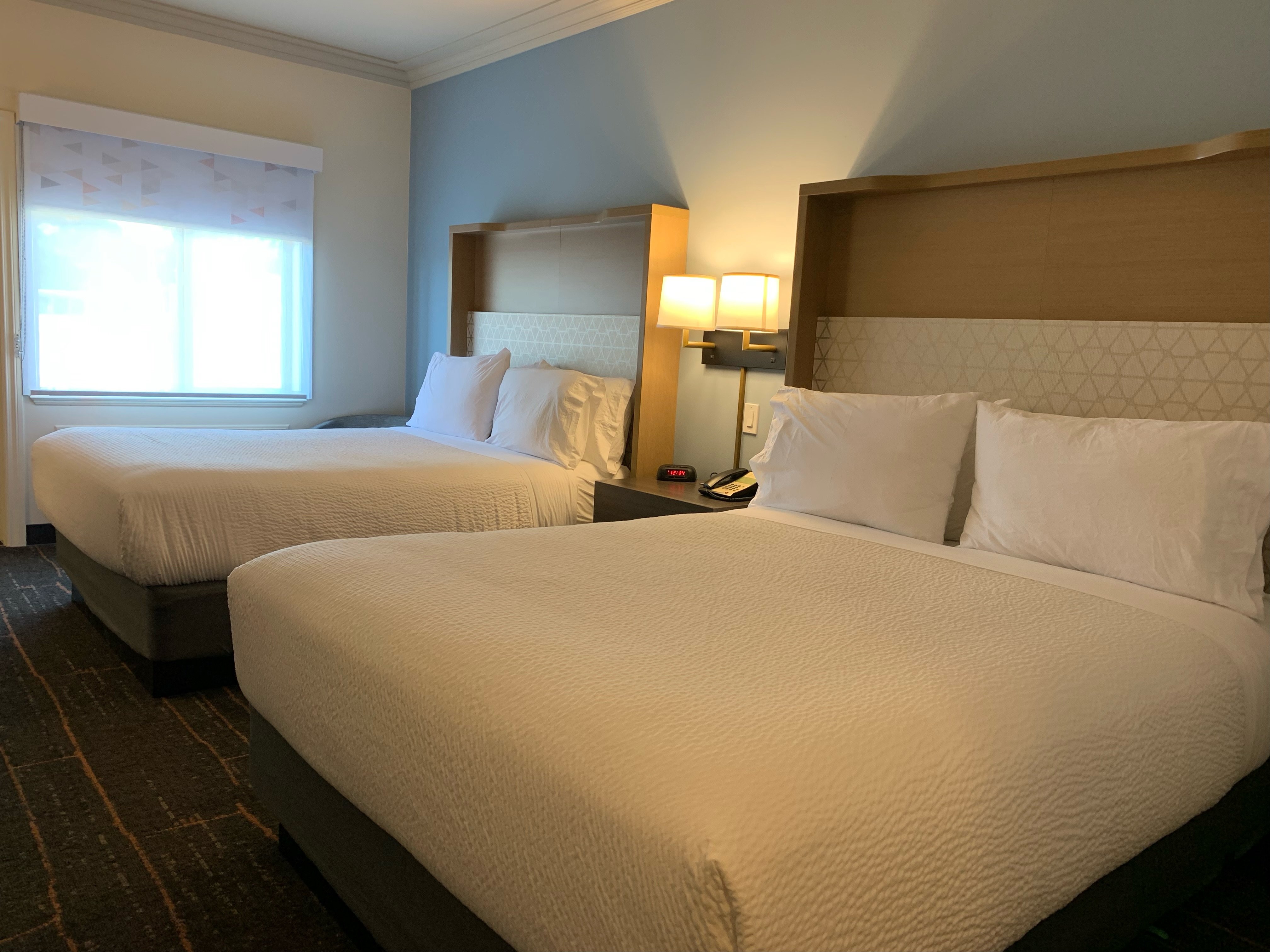 Elk Lake Inn Suites Victoria 21/81