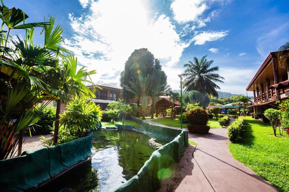 Amapola Resort 46/56