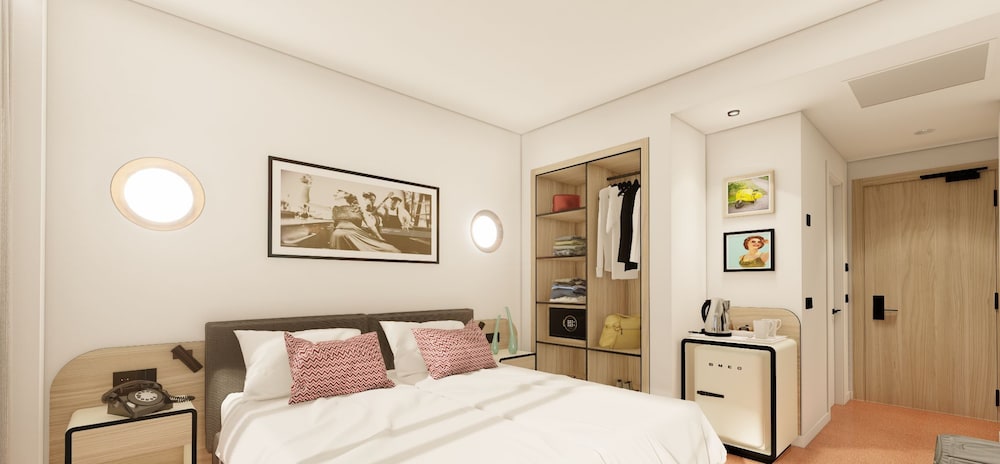 COMFORT, TWIN BEDS, BALCONY