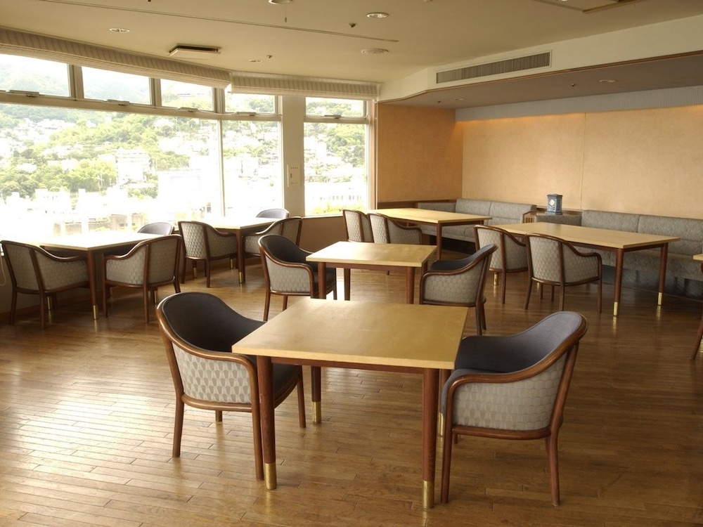 Atami New Fujiya Hotel 56/60