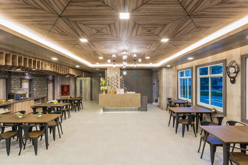Evergreen Suite Hotel 51/54