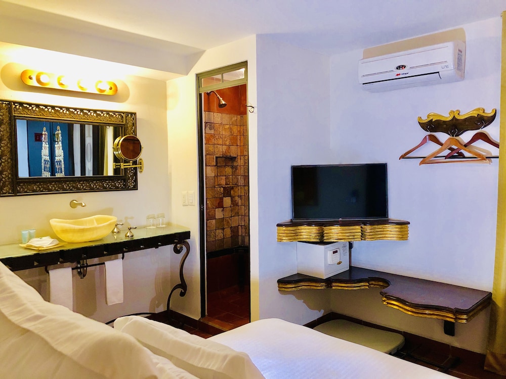 Herencia Hotel By Hosting House 17/50