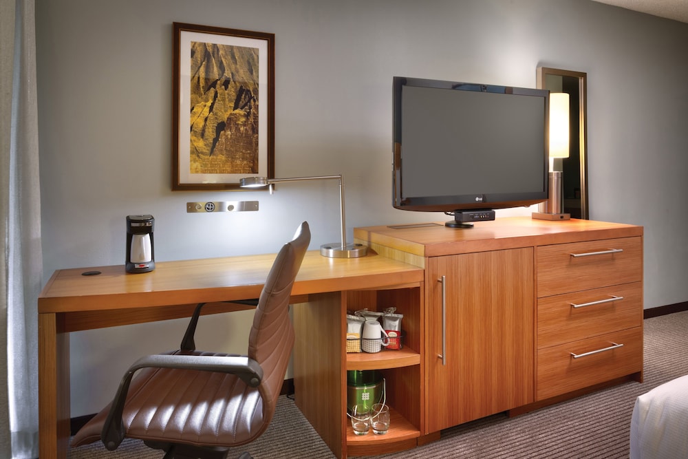 Hyatt Place Waikiki Beach 55/71