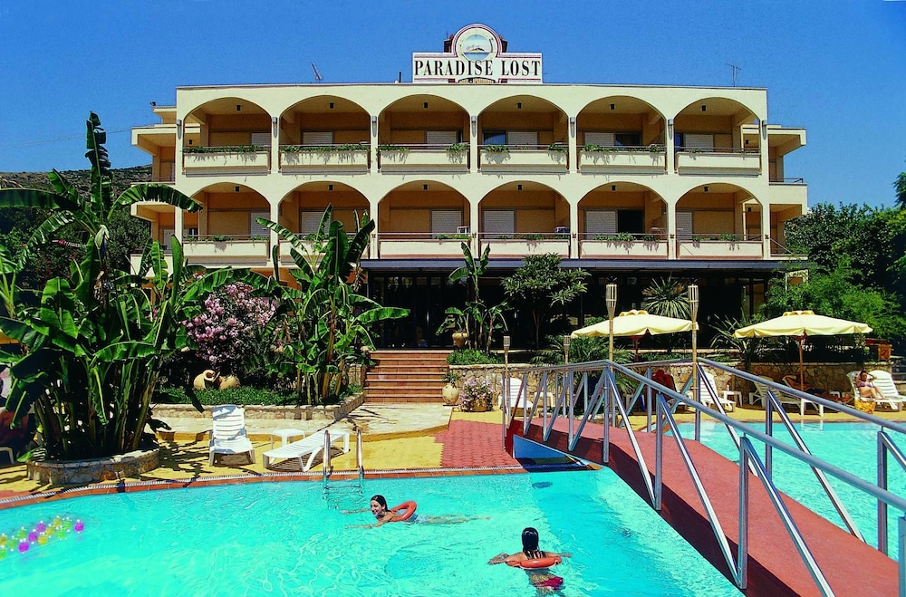 Paradise Lost Hotel 40/50