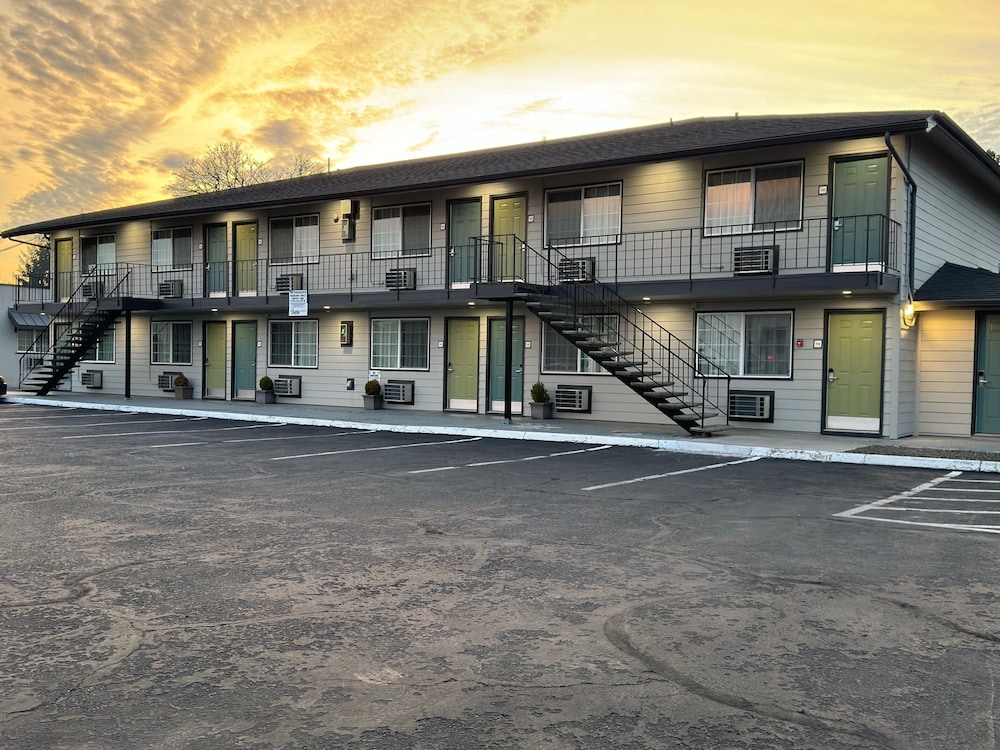 Royal Inn Eugene 22/24