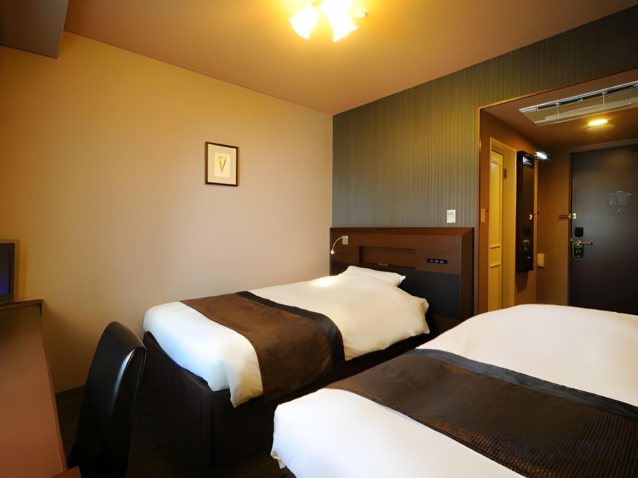 Female Only, Studio, Twin Beds