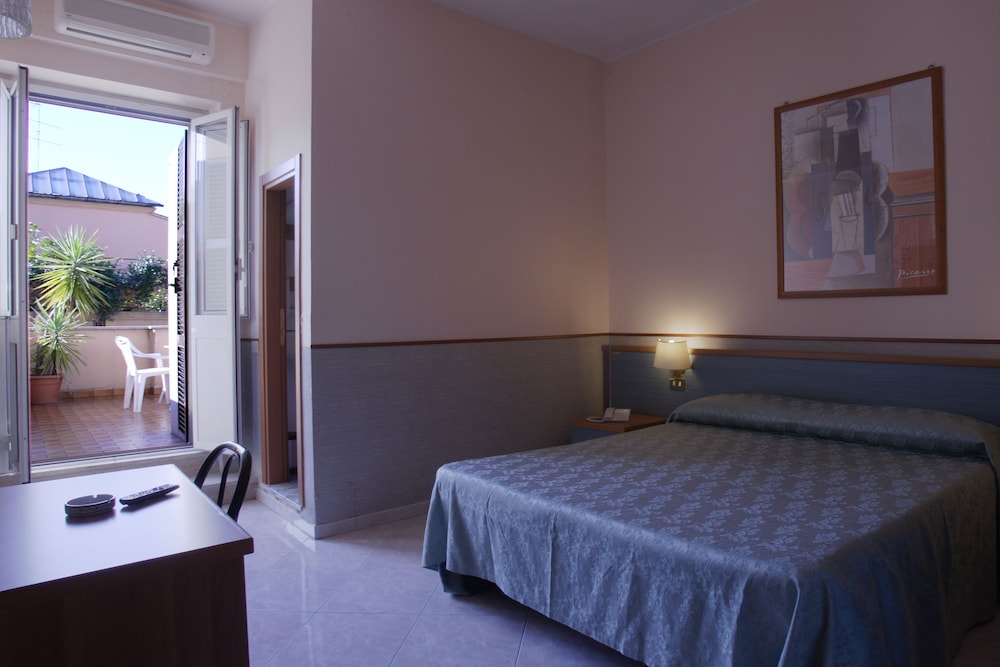 Hotel Lazzari 8/22