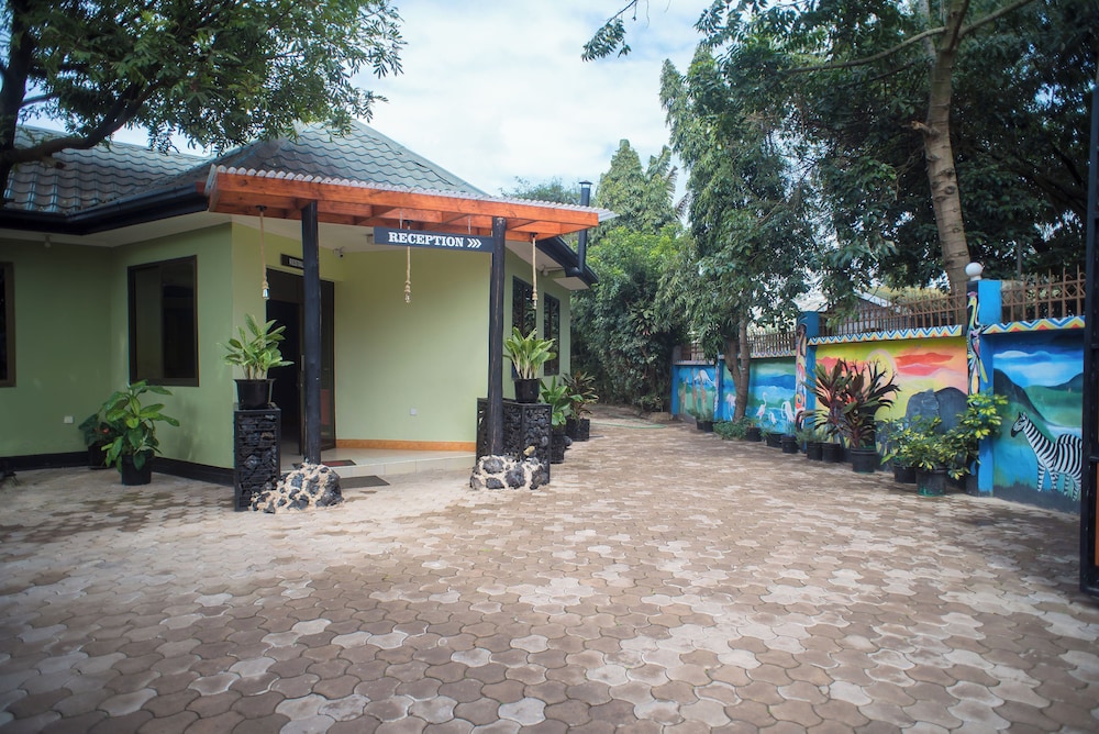 Arusha Giraffe Lodge 3/50