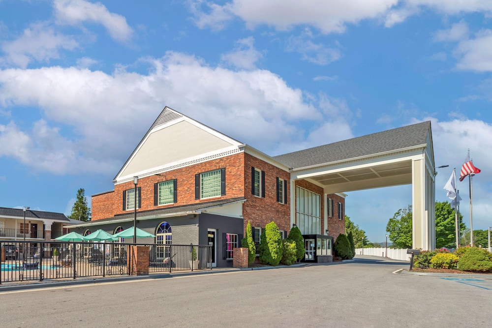 Best Western Hendersonville Inn 1/45