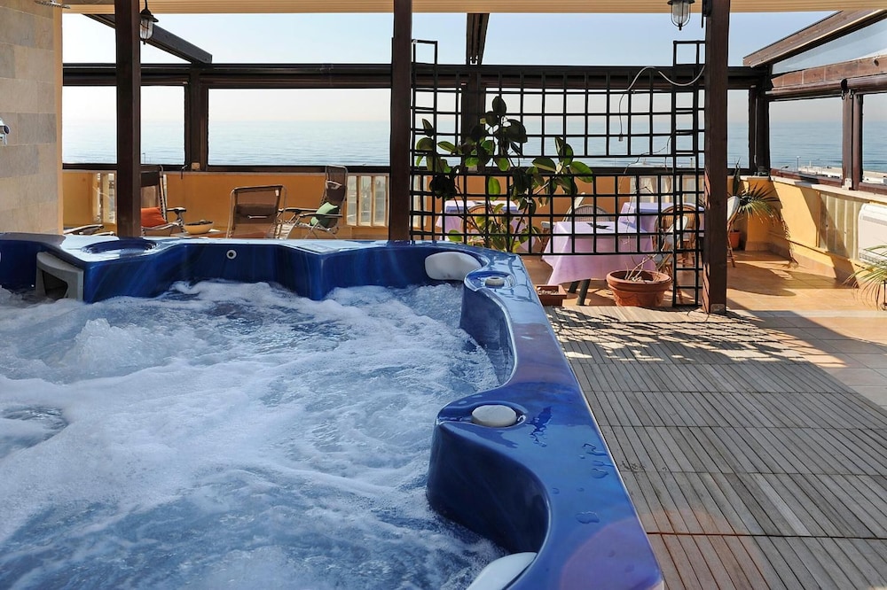 Hotel La Riva 38/63