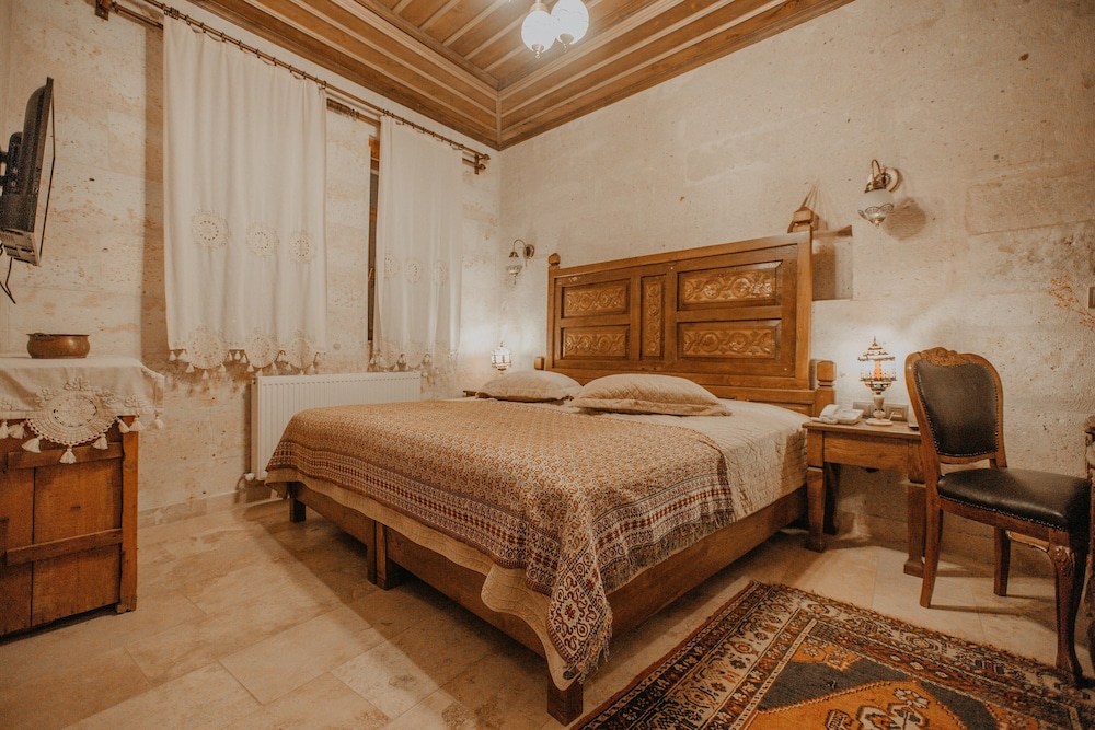 Serenus Cave Suites 19/50