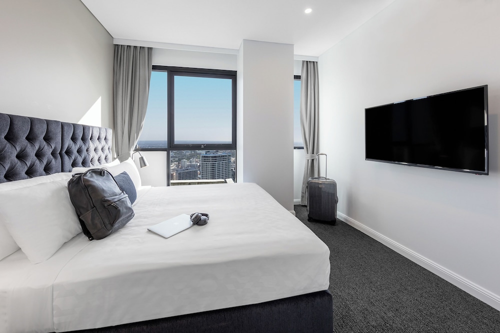 3 Bedrooms, Altitude, Suite
