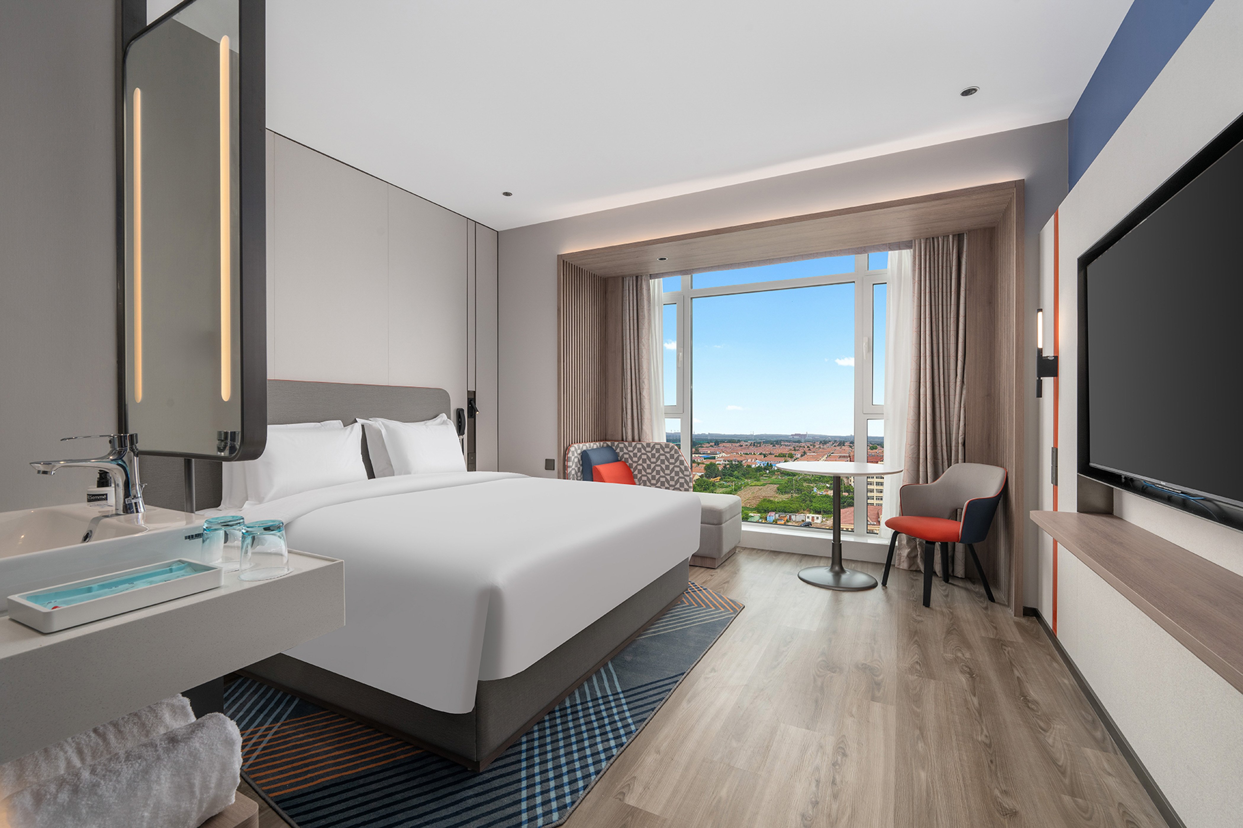 غرفة قياسية بسرير كينج، Holiday Inn Express Qingdao Hongdao Station 2/3