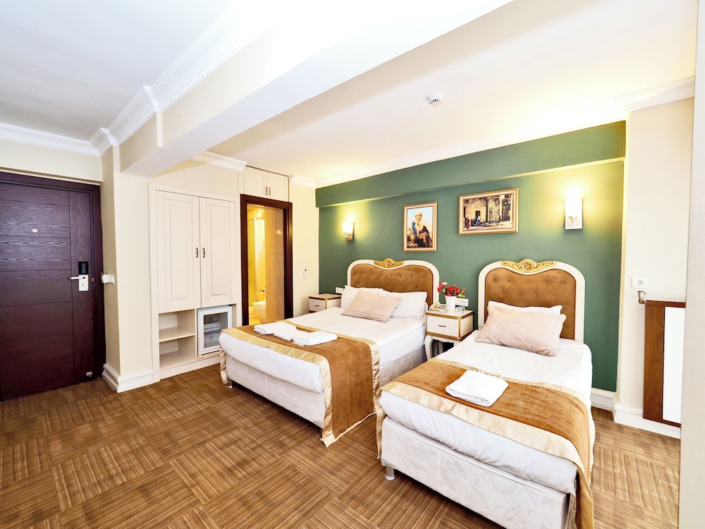 Elysion Hotel 8/48