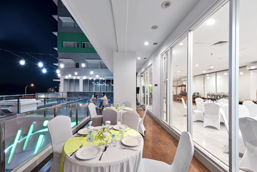 Whiz Prime Hotel Megamas Manado 31/42